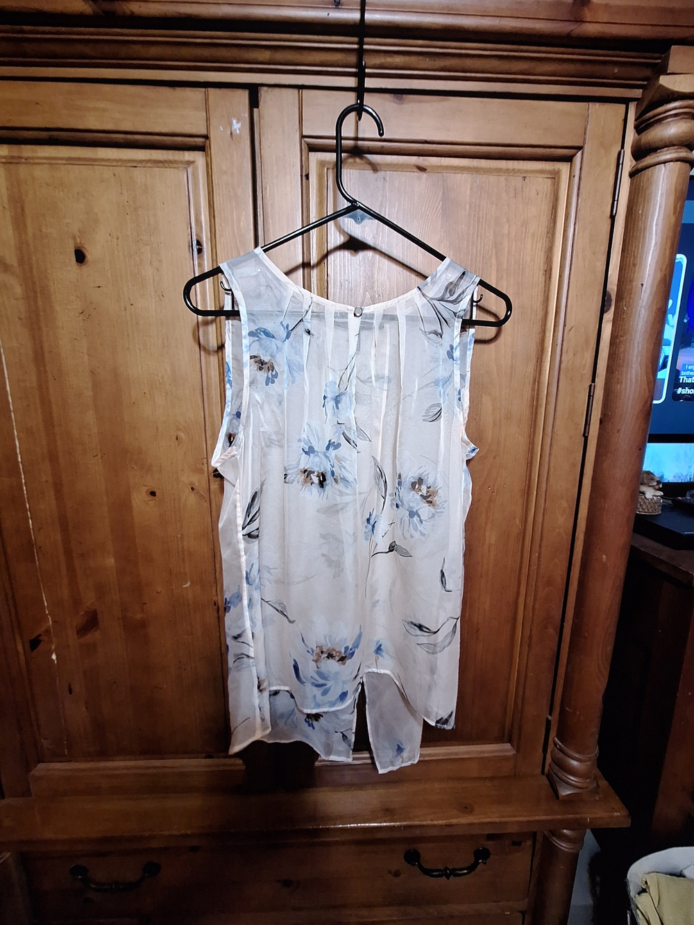 White House Black Market Cream Floral Sleeveless Chiffon Camisole